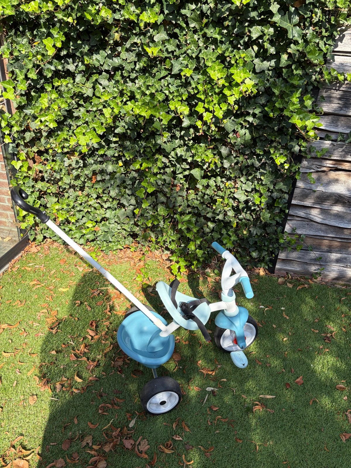Smoby driewieler met duwstang, Ophalen, Zo goed als nieuw, Duwstang