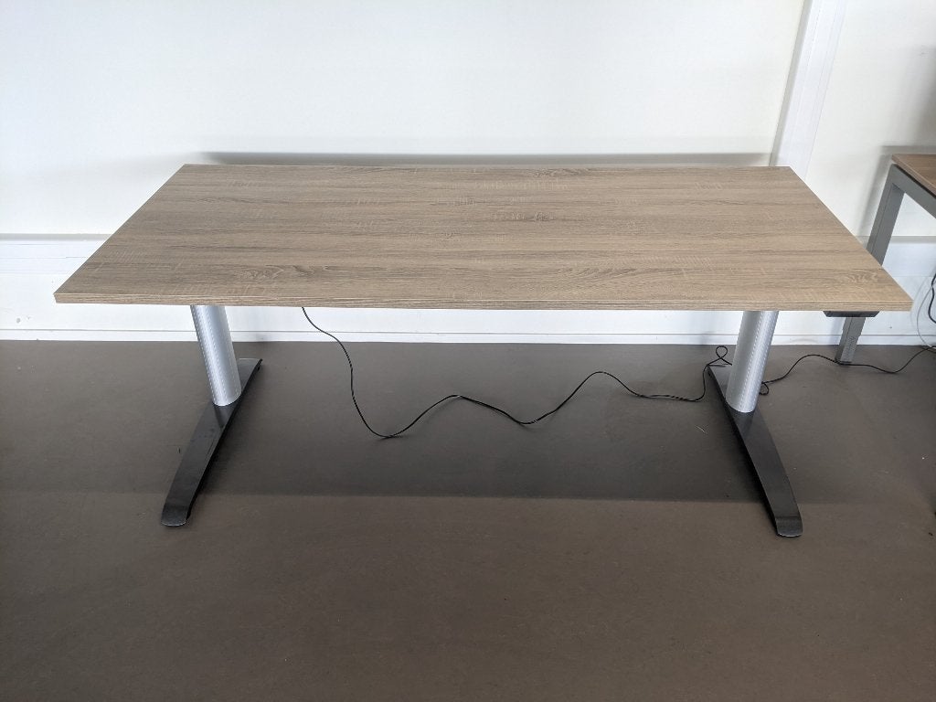 Elektrisch verstelbaar zit/sta bureau, Huis en Inrichting, Bureaus, Ophalen, Zit-sta bureau, Gebruikt, Hout
