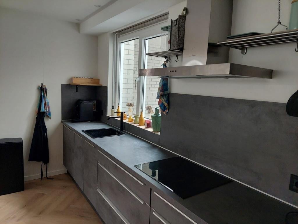 Moderne Betonlook Keuken met Whirlpool ApparatenGEDEMONTEERD, Enkelwandige keuken, Ophalen of Verzenden, Zo goed als nieuw, Kunststof