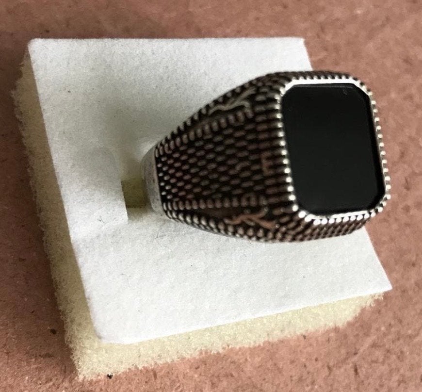Nieuwe Tibet zilver ring met zwarte steen, maat 20, 20 of groter, Nieuw, Ophalen of Verzenden, Dame of Heer