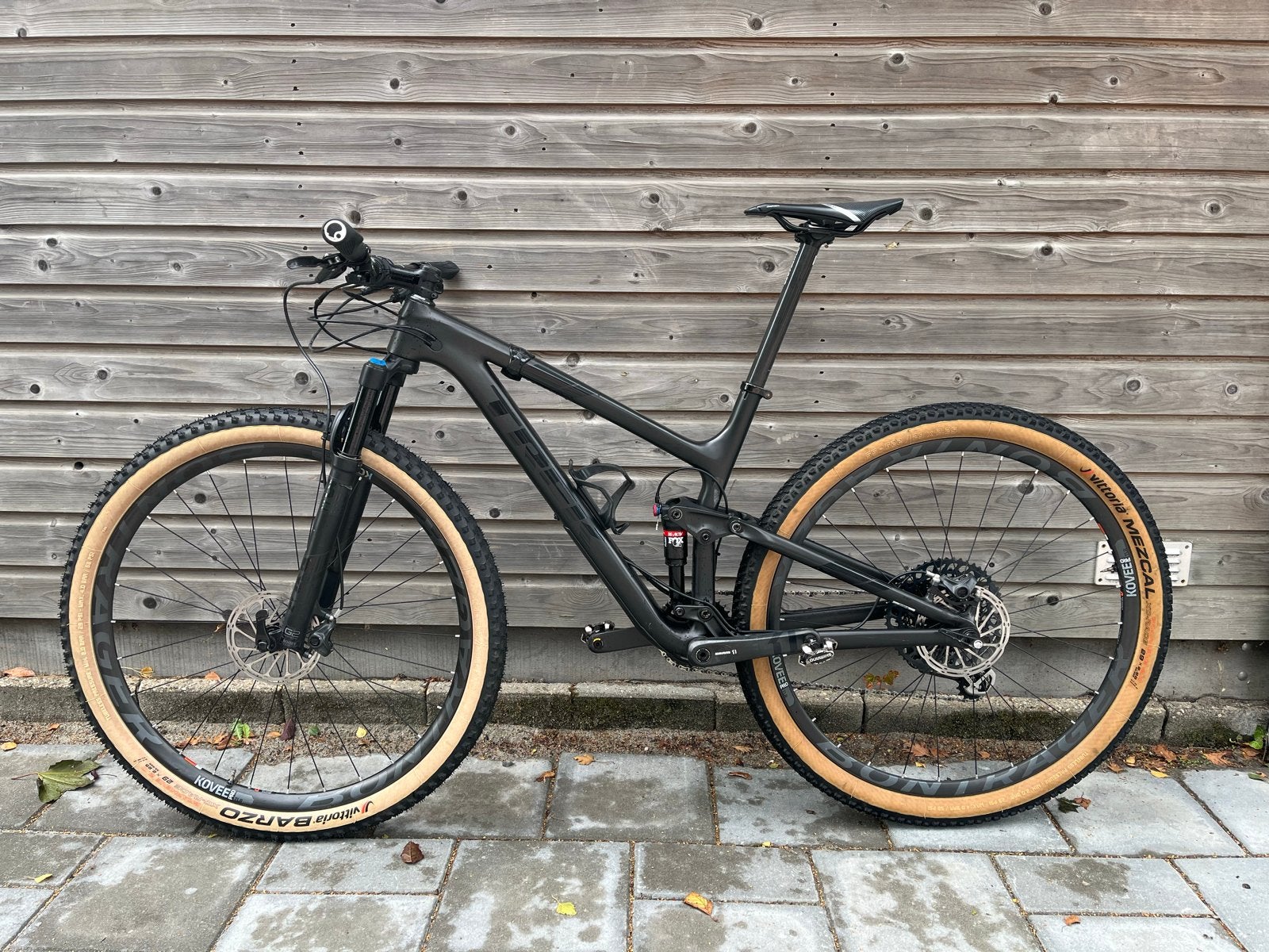 Foto 6 van Trek Top Fuel 9.8 Carbon Mountainbike