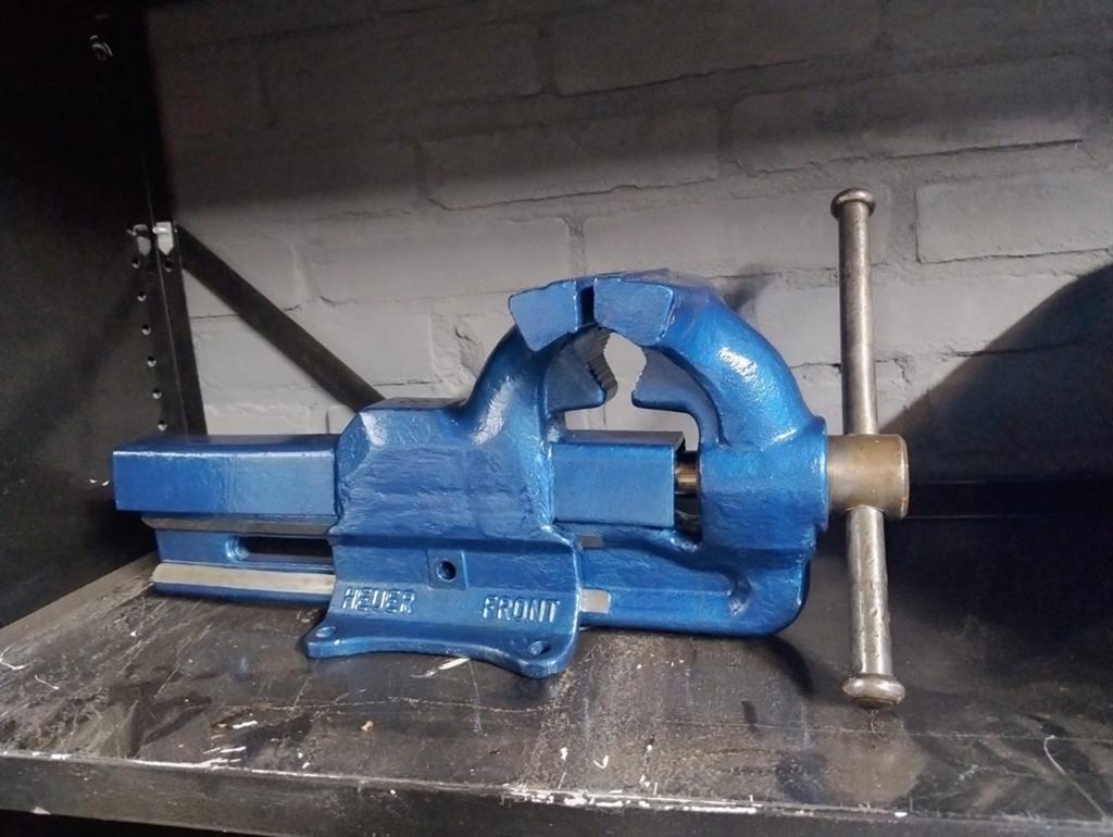 Zeer mooi Heuer Front 125mm bankschroef, Doe-het-zelf en Verbouw, Gereedschap | Handgereedschap, Ophalen