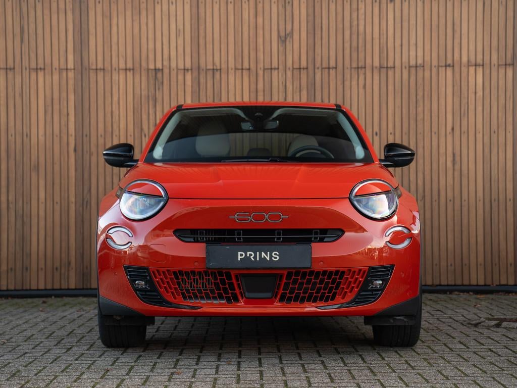 Fiat 600 1.2 Hybrid La Prima 145pk | Full option | CarPlay |, 145 pk, Gebruikt, Huisgarantie, Met garantie (alle)
