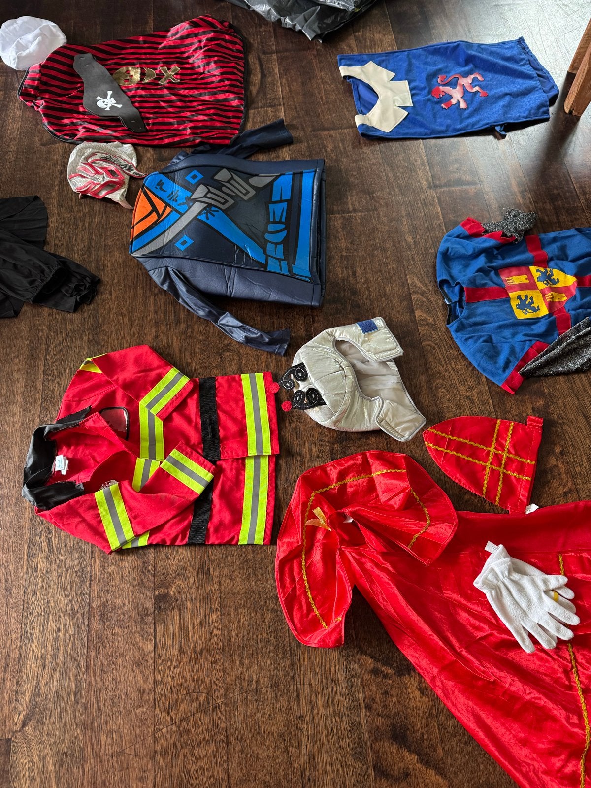 Grote collectie verkleedkleding, Kinderen en Baby's, Ophalen of Verzenden, Gebruikt, 122 t/m 128, Jongen of Meisje