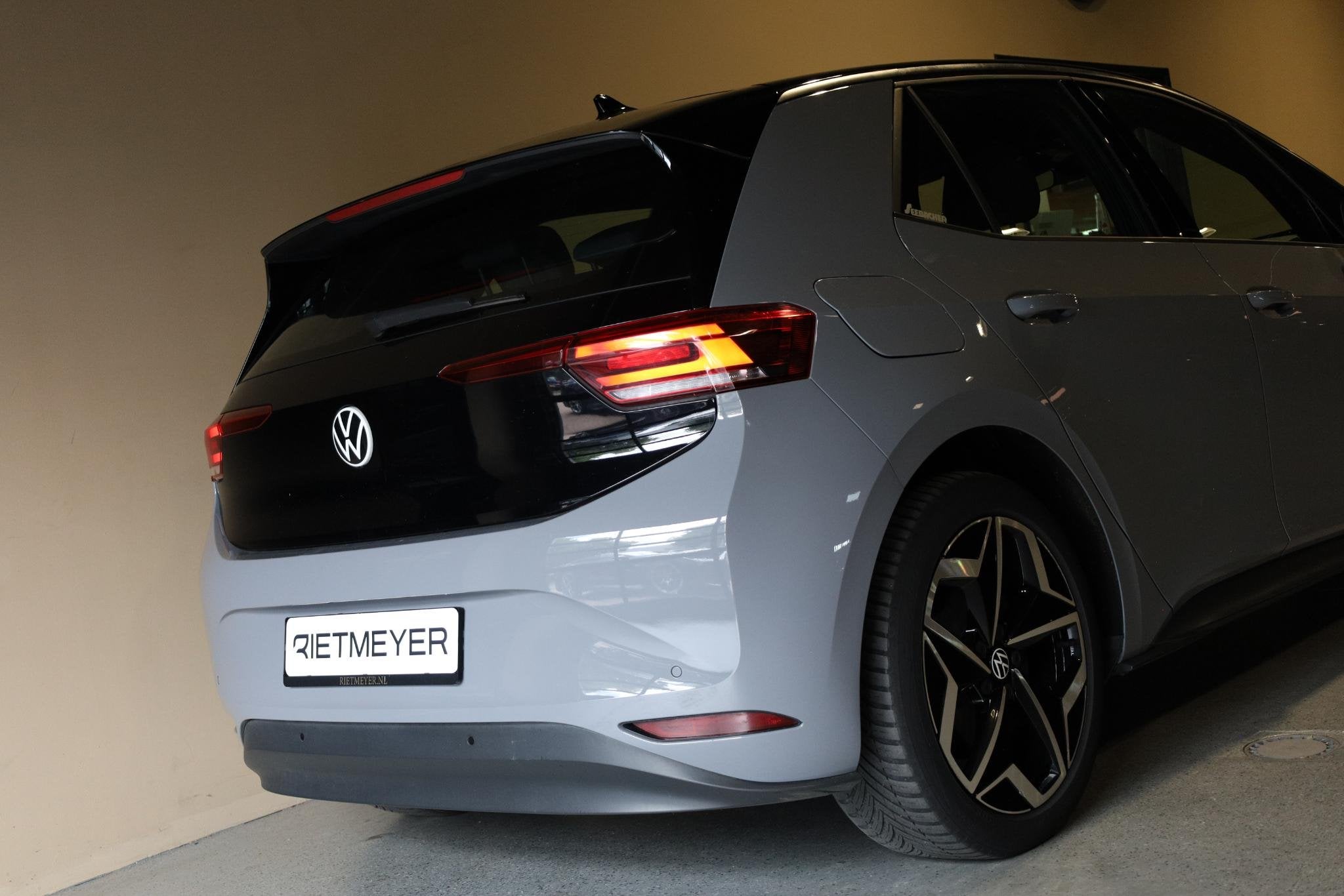 Volkswagen ID.3 Pure Performance electric, Gebruikt, ID.3, 1681 kg, Grijs