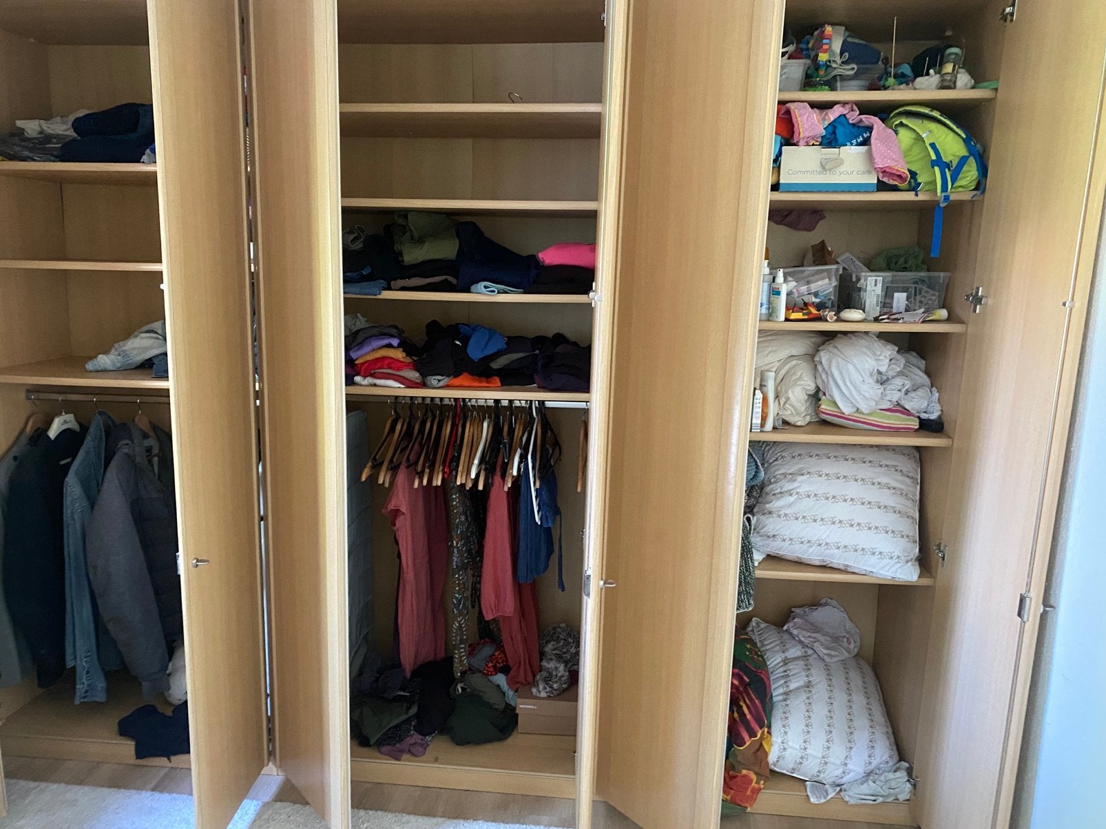 GRATIS Hele grote kast, Huis en Inrichting, Kasten | Kledingkasten, Ophalen, Overige materialen, Strak, Gebruikt
