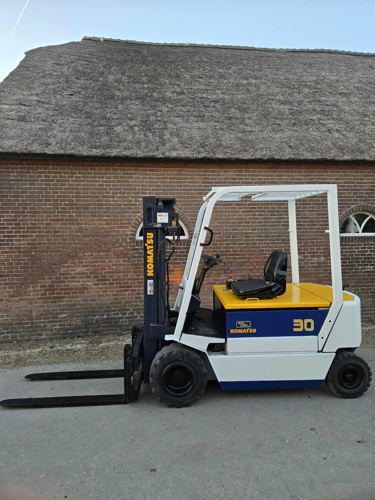 Komatsu 3t freelift sideshift 3delig goede accu topstaat✅, 3000 tot 4000 kg, Ophalen of Verzenden, Elektrisch, Heftruck