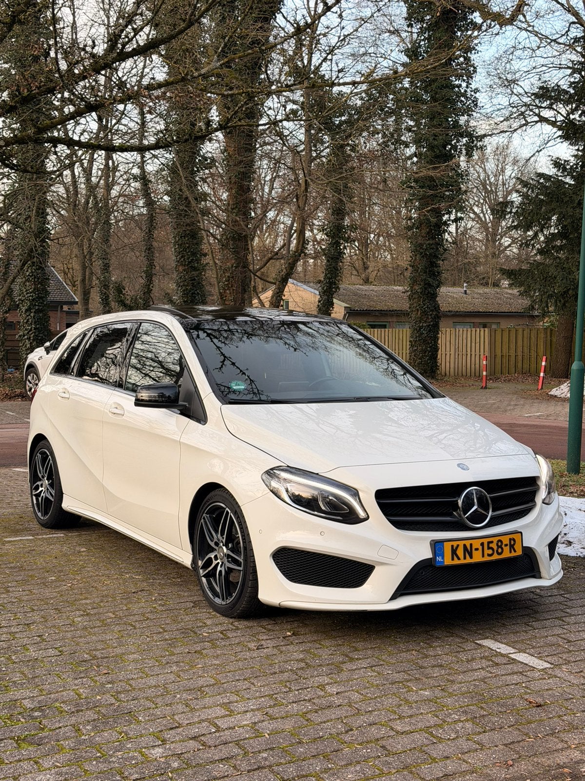 Mercedes B-Klasse B180 Wit AMG/Night/PANO/DEALER/VOL  2e eig, Auto's, Mercedes-Benz, 1325 kg, 4 cilinders, 1200 kg, Particulier