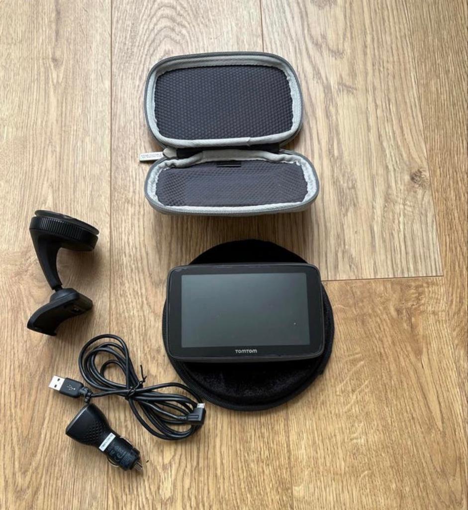 TomTom Go 5200 navigatiesysteem met accessoires, Auto diversen, Ophalen of Verzenden