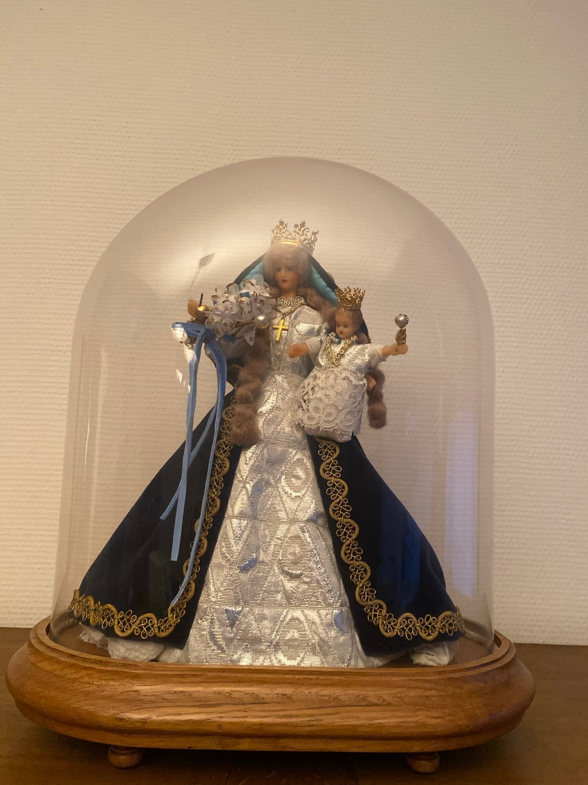 Vintage Madonna met Kind onder glazen stolp, Ophalen