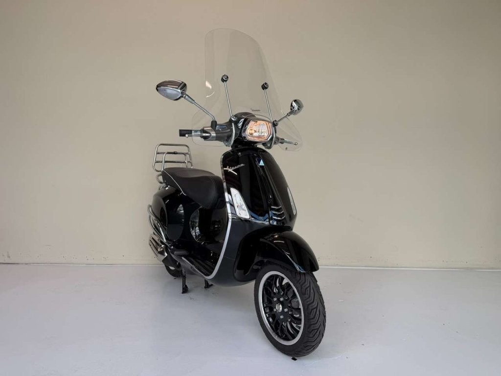 Vespa Sprint Glans Zwart, BWJ 2018