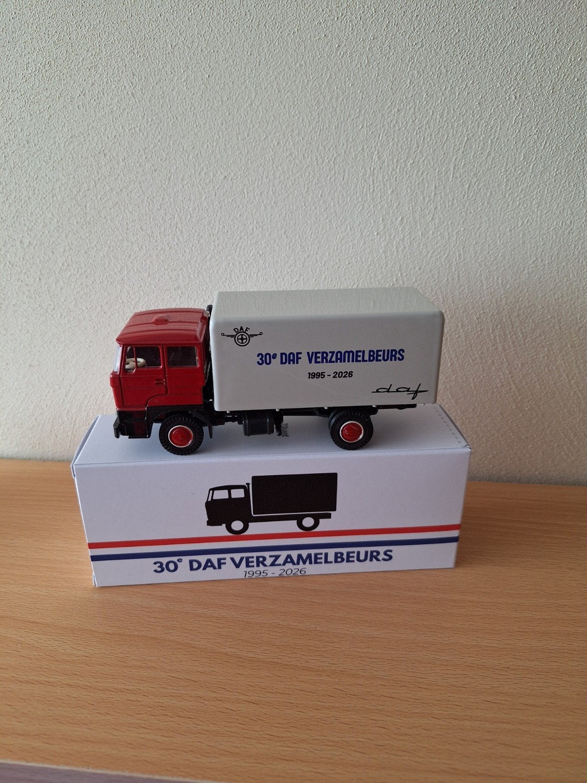 DAF 2800 Bakwagen 1e type - Speciale Uitgave DAF Verzam, Hobby en Vrije tijd, Modelauto's | 1:50, Ophalen of Verzenden, Zo goed als nieuw