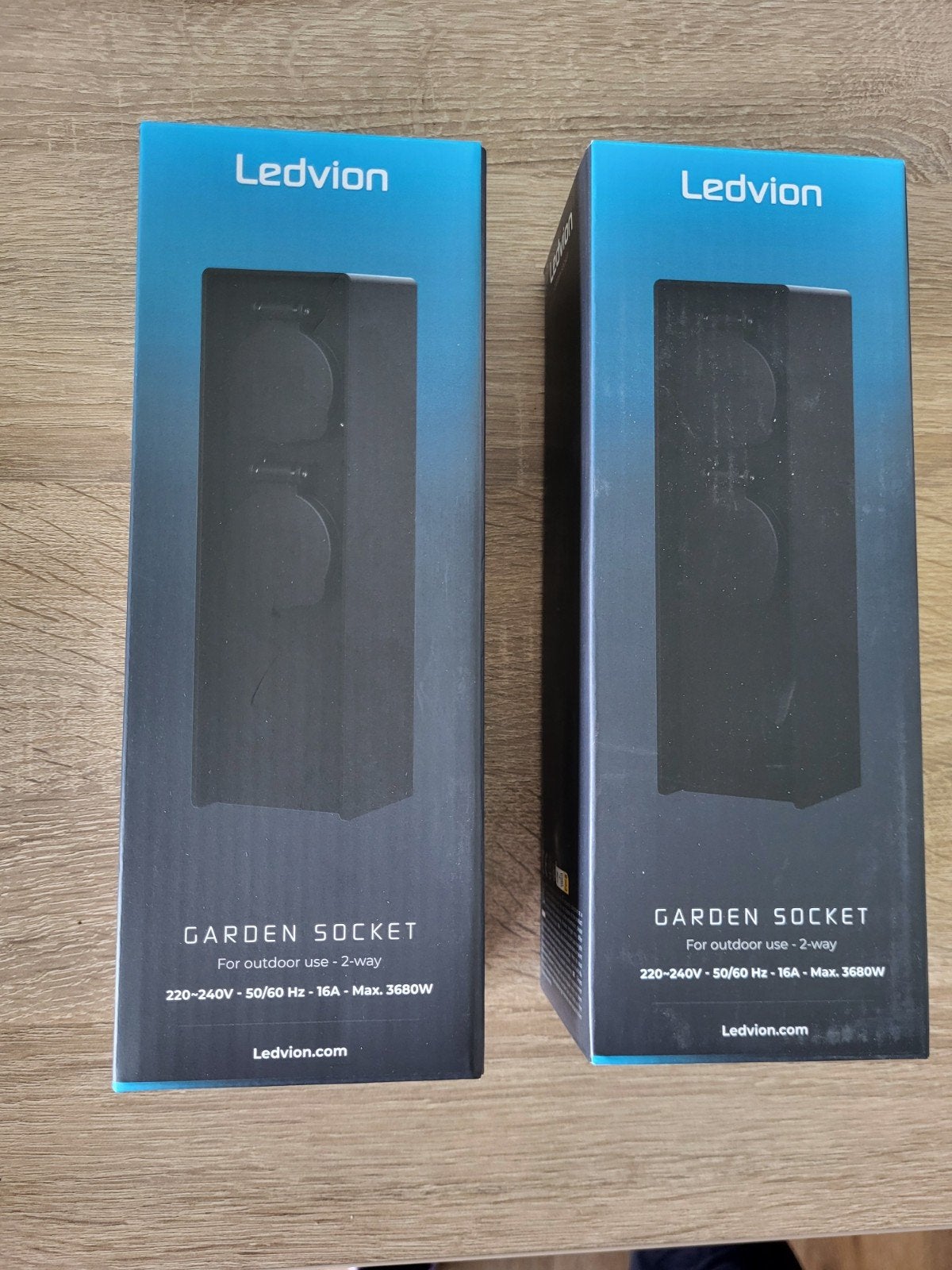 COMPLEET NIEUW in doos - 2 stuks Ledvion Buitenstopcontact, Doe-het-zelf en Verbouw, Elektra en Kabels, Ophalen of Verzenden, Nieuw