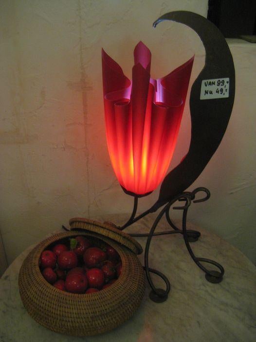 robuuste metalen tafel of vloer sfeer lamp - rood € 49,00, Ophalen of Verzenden, Nieuw, Metaal, Minder dan 100 cm