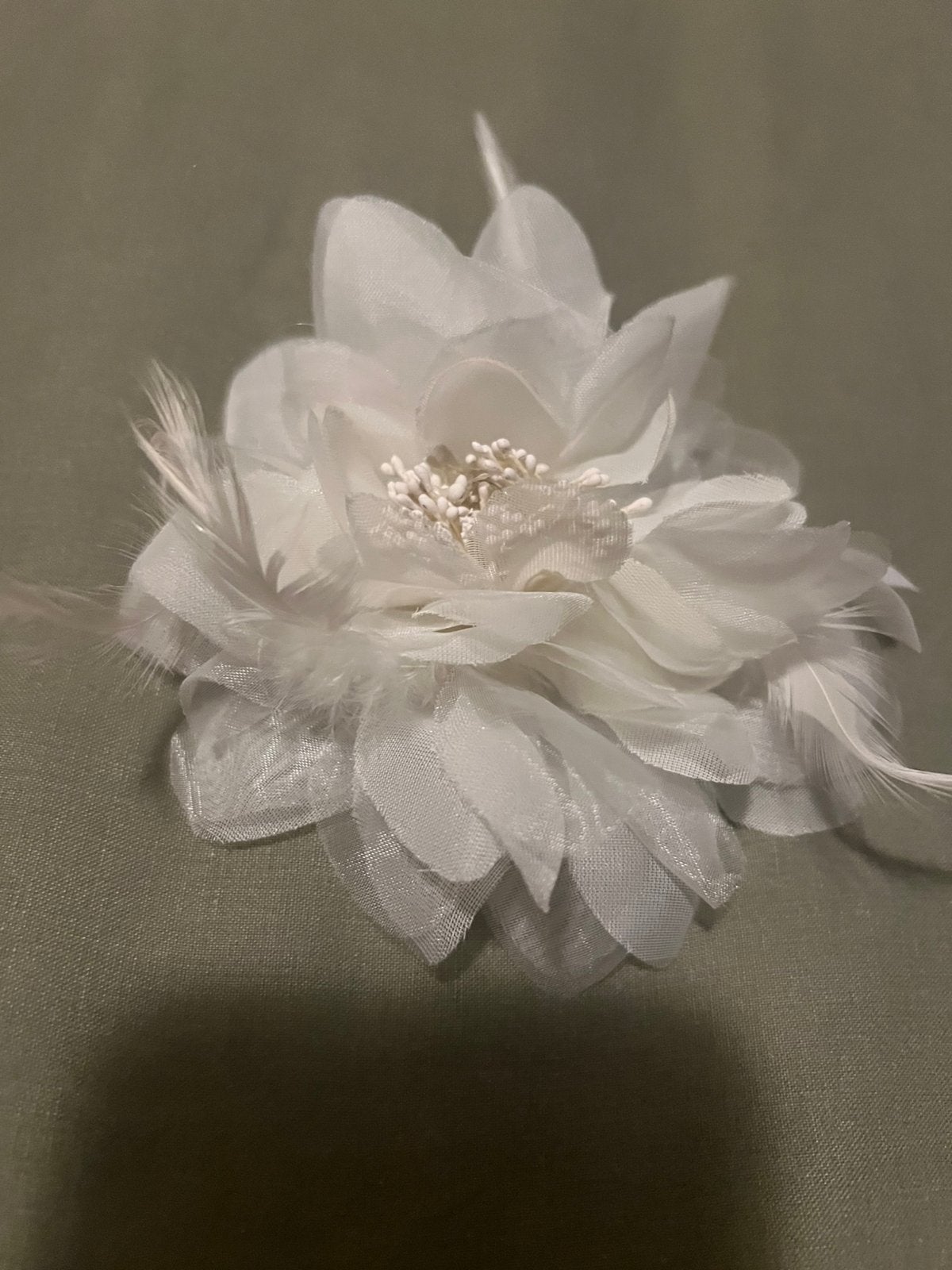 Witte bloem broche / haarelastiek nieuw, Ophalen, Nieuw, Wit, Accessoires