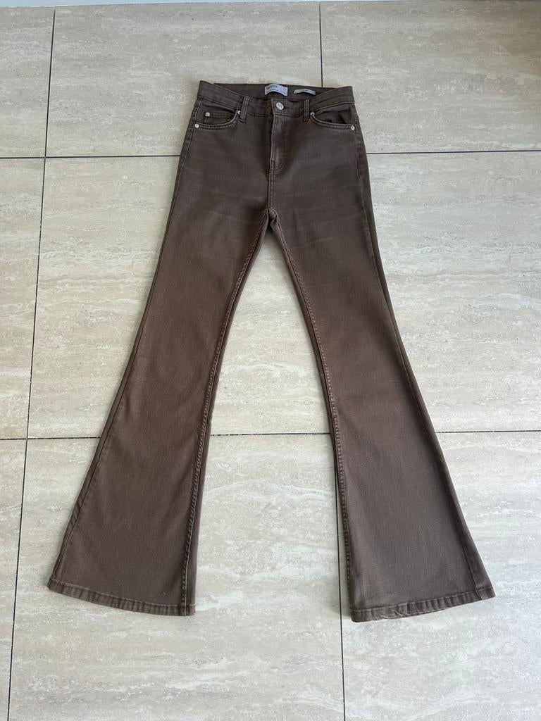 Bershka flair broek bruin, Kleding | Dames, Broeken en Pantalons, Bruin, Ophalen of Verzenden, Zo goed als nieuw, Maat 36 (S)