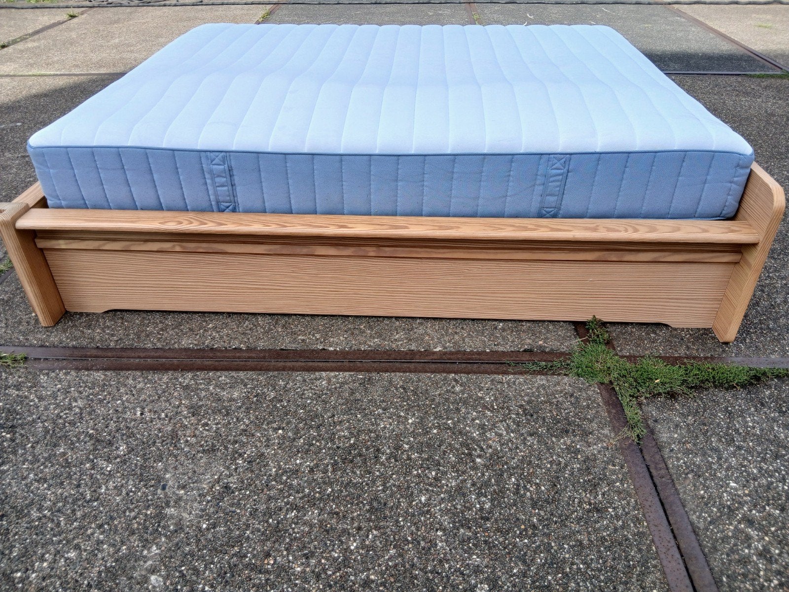Houten tweepersoonsbed met lattenbodems en matras 160 x 200, Gebruikt, Bruin, Tweepersoons, Ophalen of Verzenden