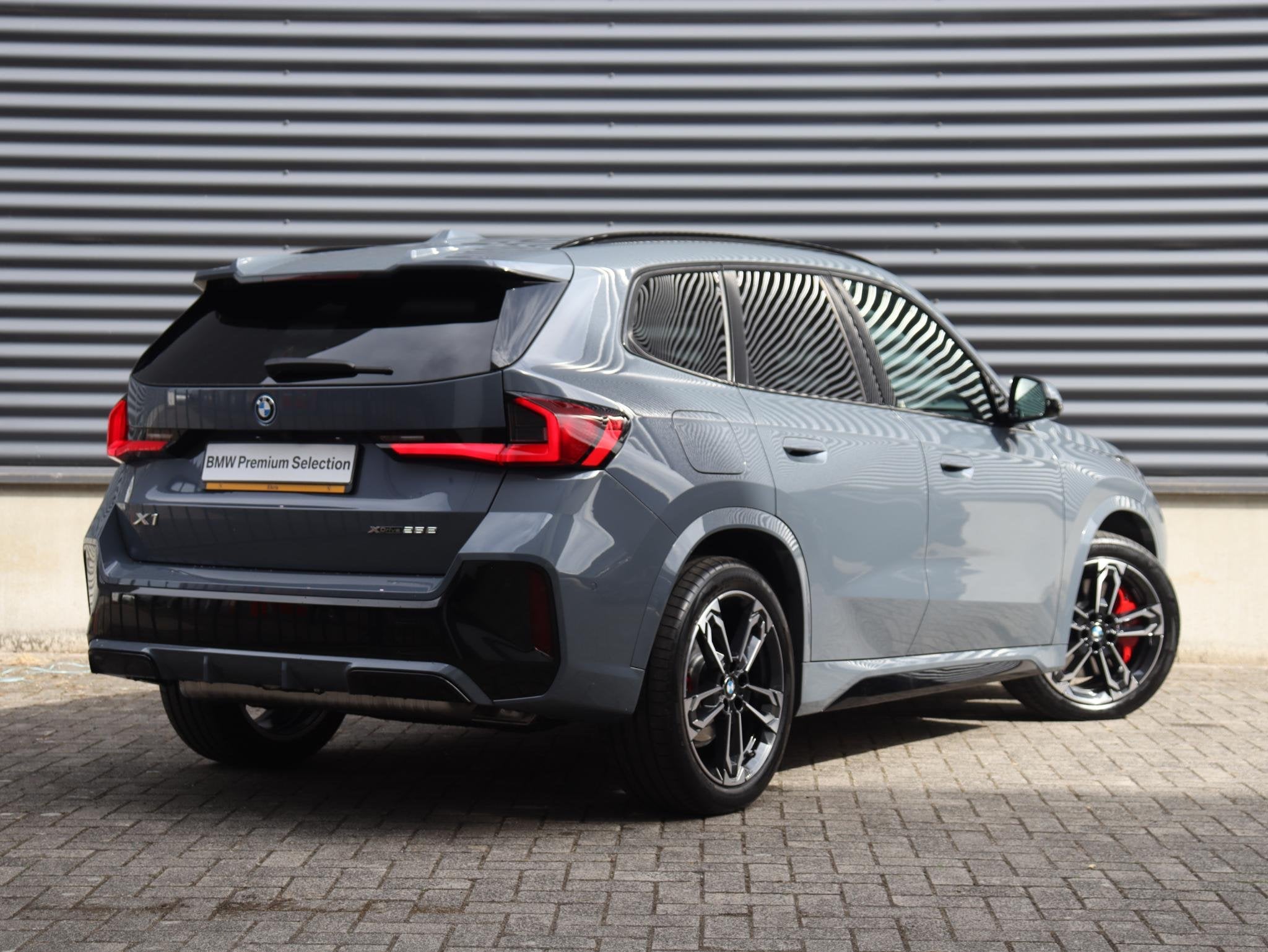 BMW X1 xDrive25e | M Sportpakket Pro | Panodak | Trekhaak |, Auto's, Stuurwielverwarming, 105 min, Bedrijf, Vierwielaandrijving