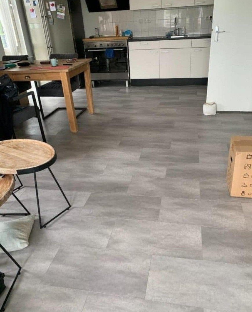 FlexxFloors Klik PVC Betonlook Vloer - 50m2 ZGAN! bieden, Ophalen, Zo goed als nieuw, Rond