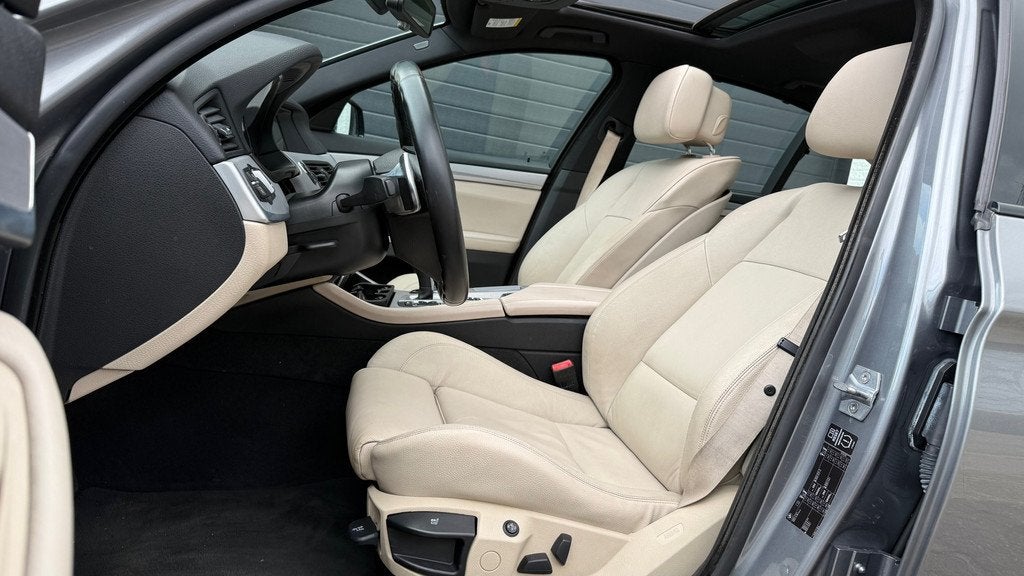 BMW 5-serie 520i 184pk|M-Pakket|Pano|Leer|19” M-Velgen|NAP, Auto's, Automaat, Euro 5, Gebruikt, Beige