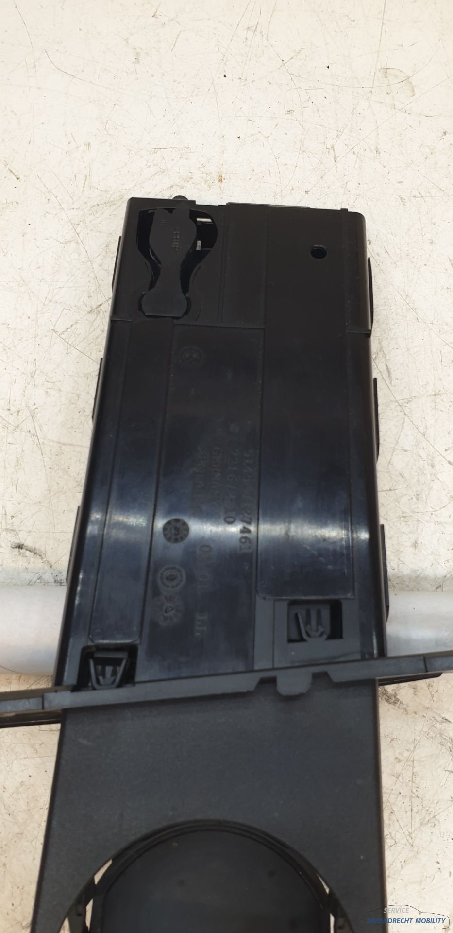 Bekerhouder BMW E90 E91 E92 E93 E9x 3 serie rechts bestuurde, Petuelring 130
80788  Munich, DE, Gebruikt, Info@bmw.de, Ophalen of Verzenden