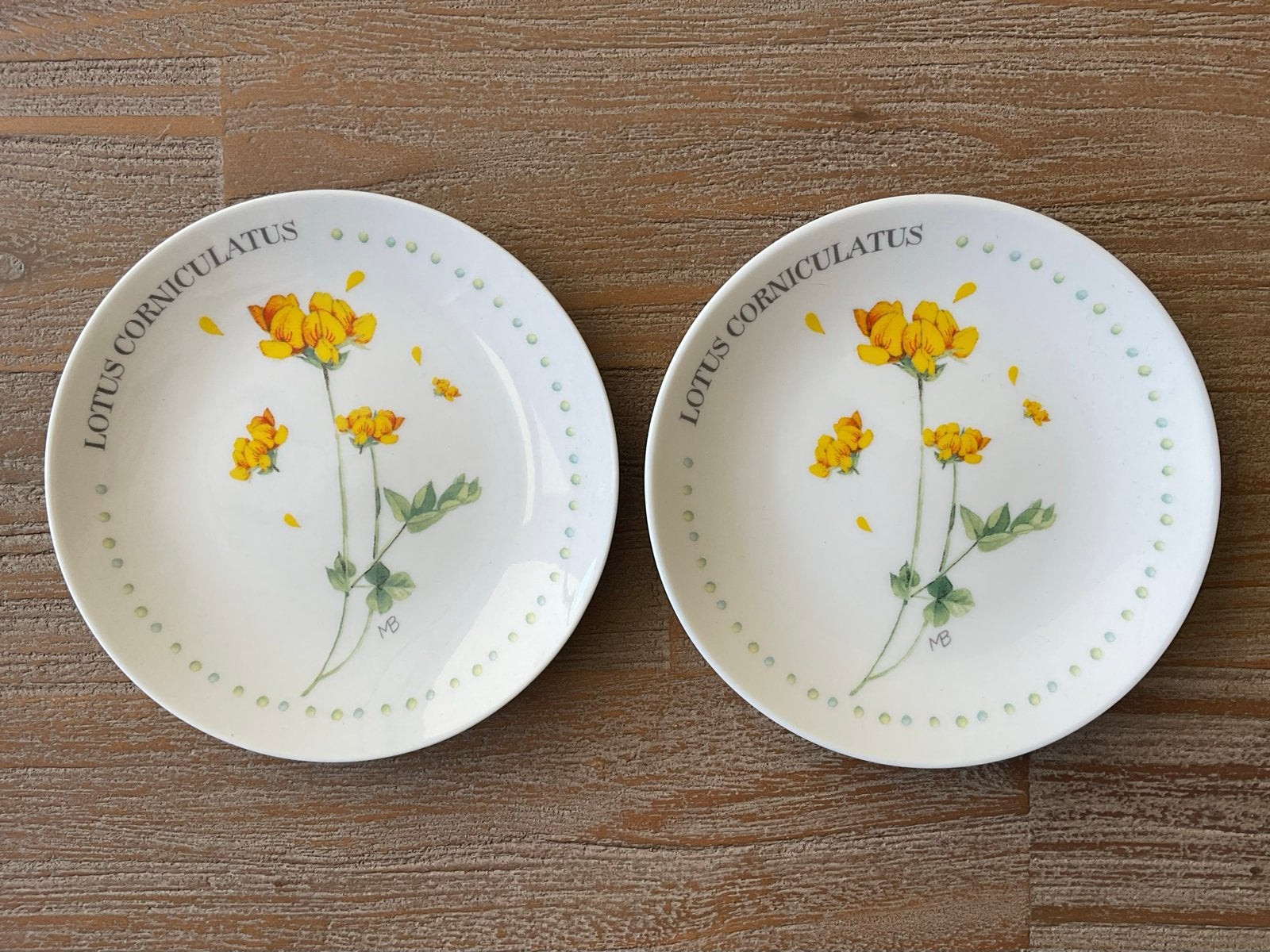 2x Petit Four bordjes Marjolein Bastin - Lotus Corniculatus, Overige merken, Klassiek, Ophalen of Verzenden, Zo goed als nieuw