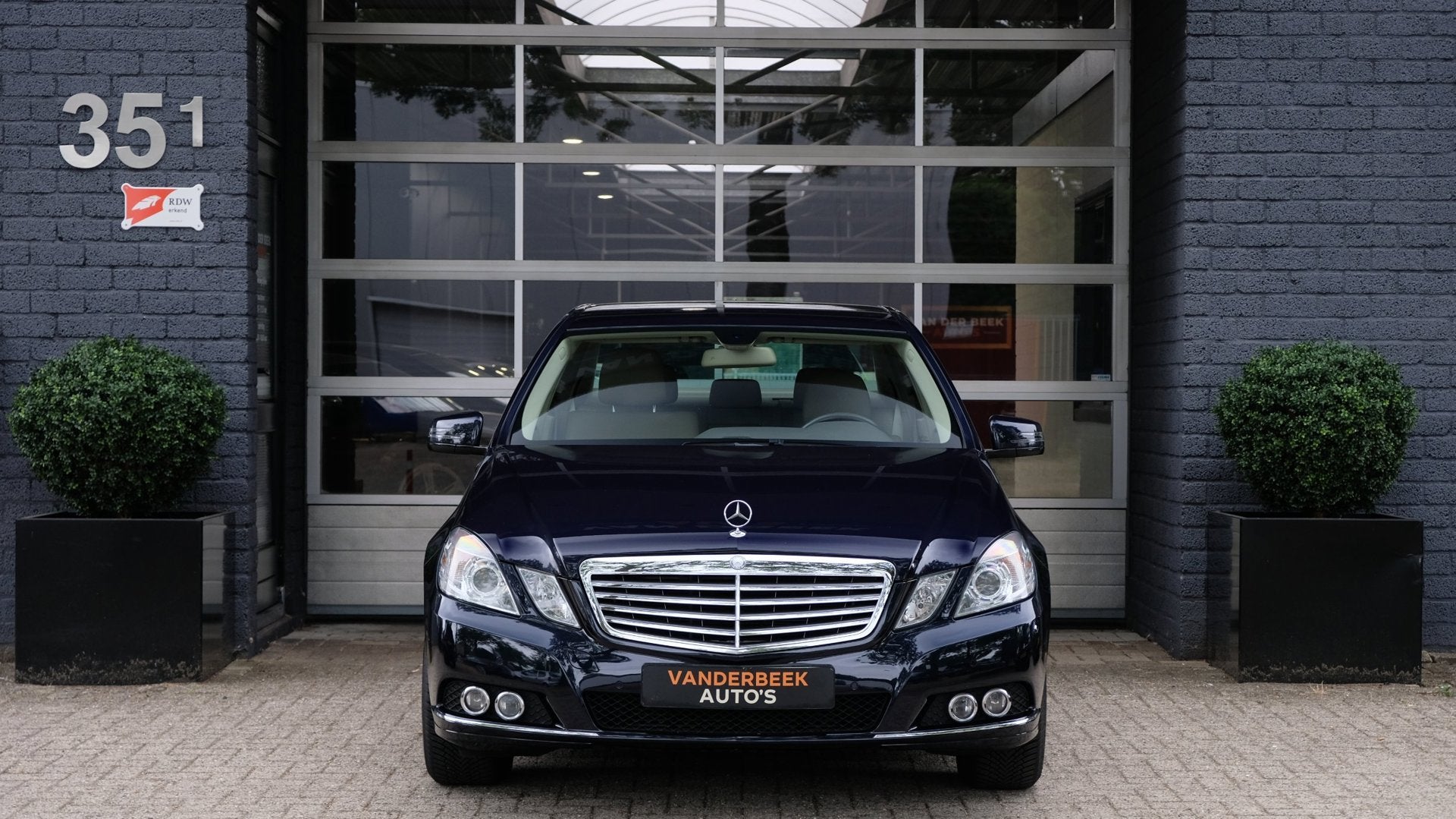 Mercedes-Benz E-klasse 200 CGI Business Class Elegance, Auto's, Euro 5, Achterwielaandrijving, Gebruikt, Beige