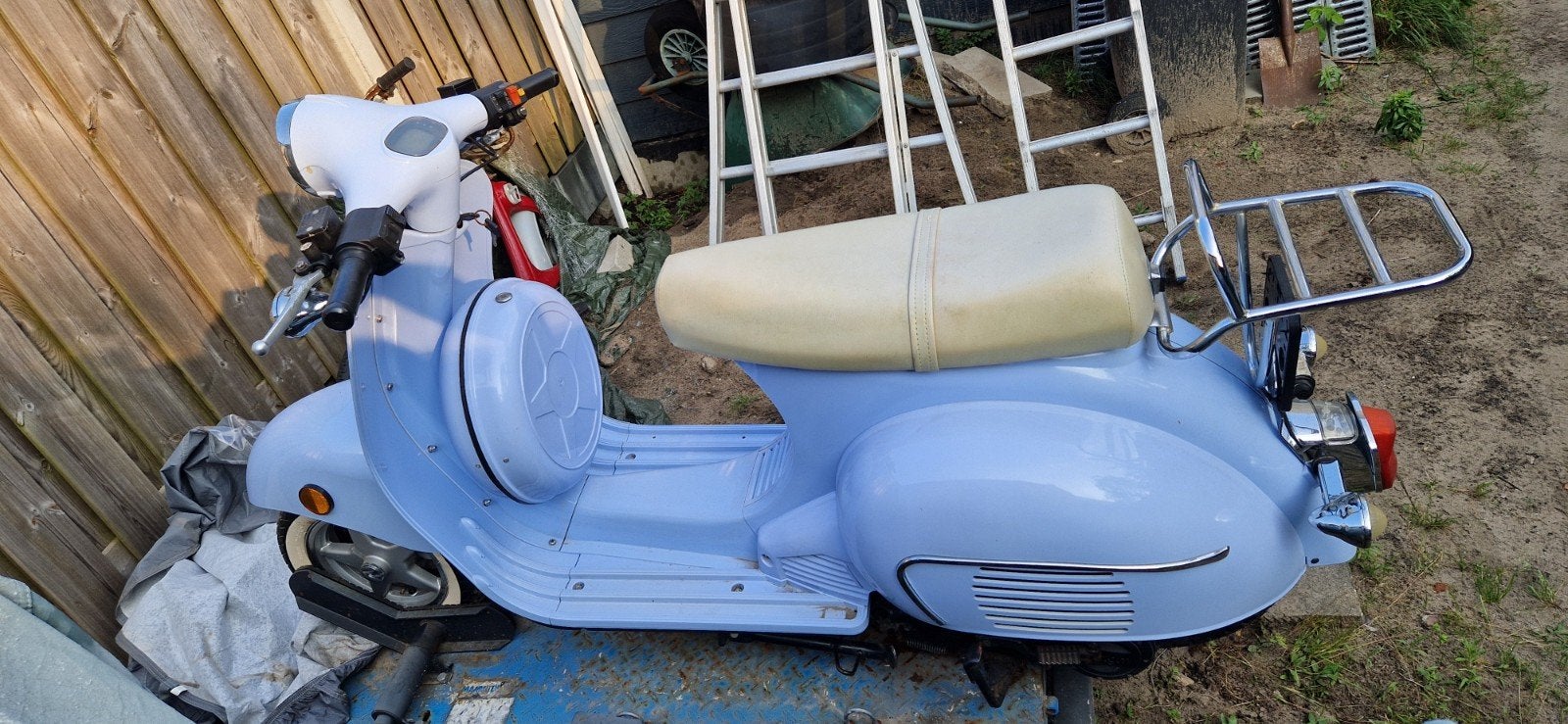 AGM VINTAGE retro vespa look Snorfiets weinig km loopt prima, Fietsen en Brommers, Ophalen, Gebruikt, Benzine, Overige merken