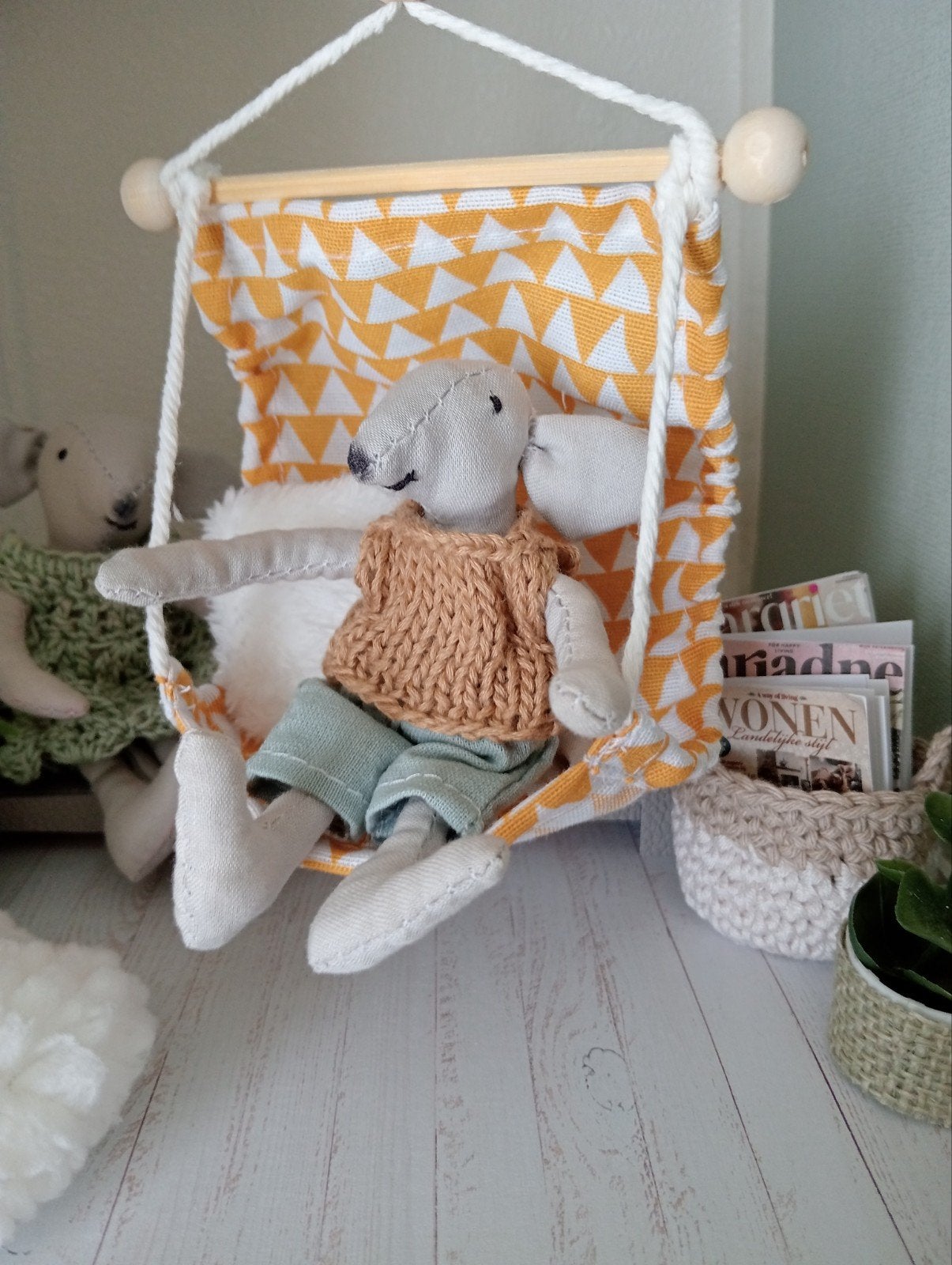 Hangstoel met kussentje muizenhuis poppenhuis, Verzamelen, Ophalen of Verzenden, Nieuw, Poppenhuis