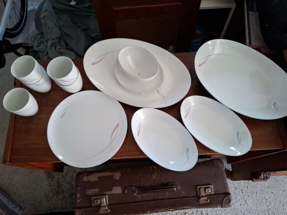 Ansley servies: schalen, borden en bekers., Ophalen of Verzenden, Overige stijlen, Bord(en)
