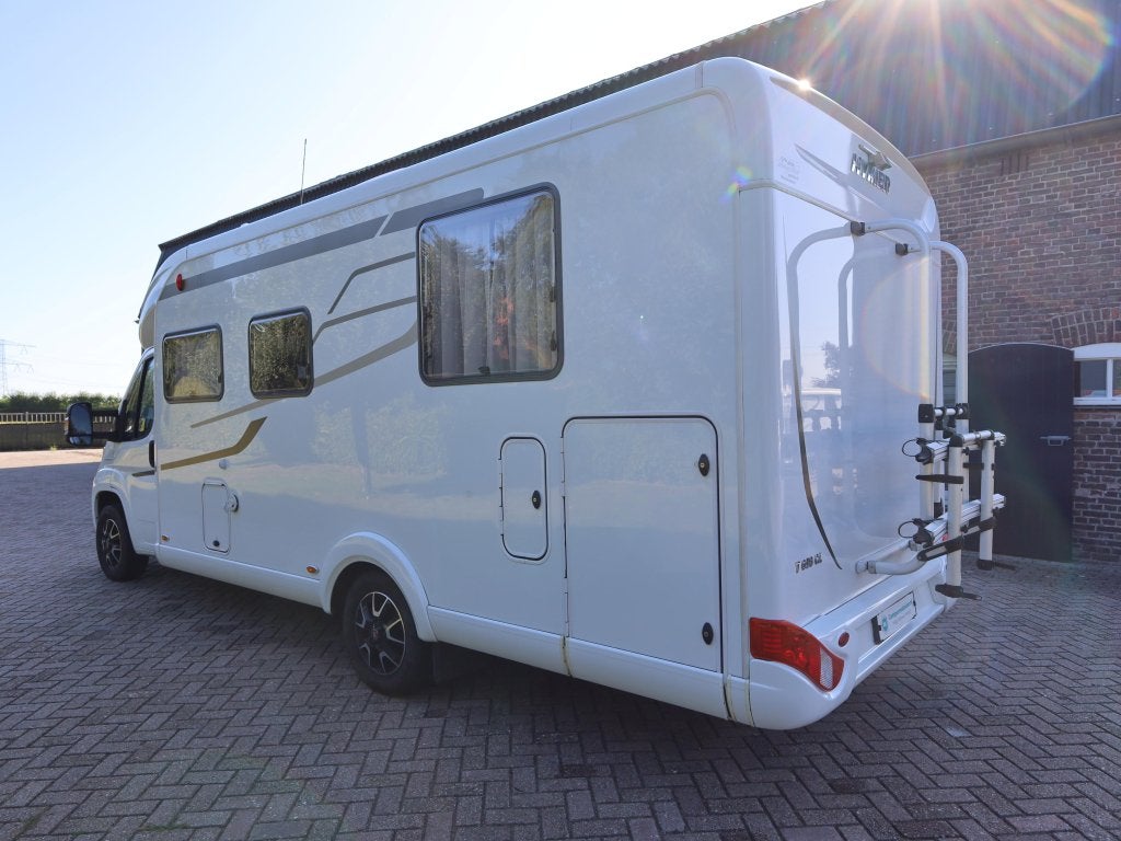 Hymer T 698 CL Queensbed, Caravans en Kamperen, Niet ingevuld, Koelkast, Ringverwarming, Fiat