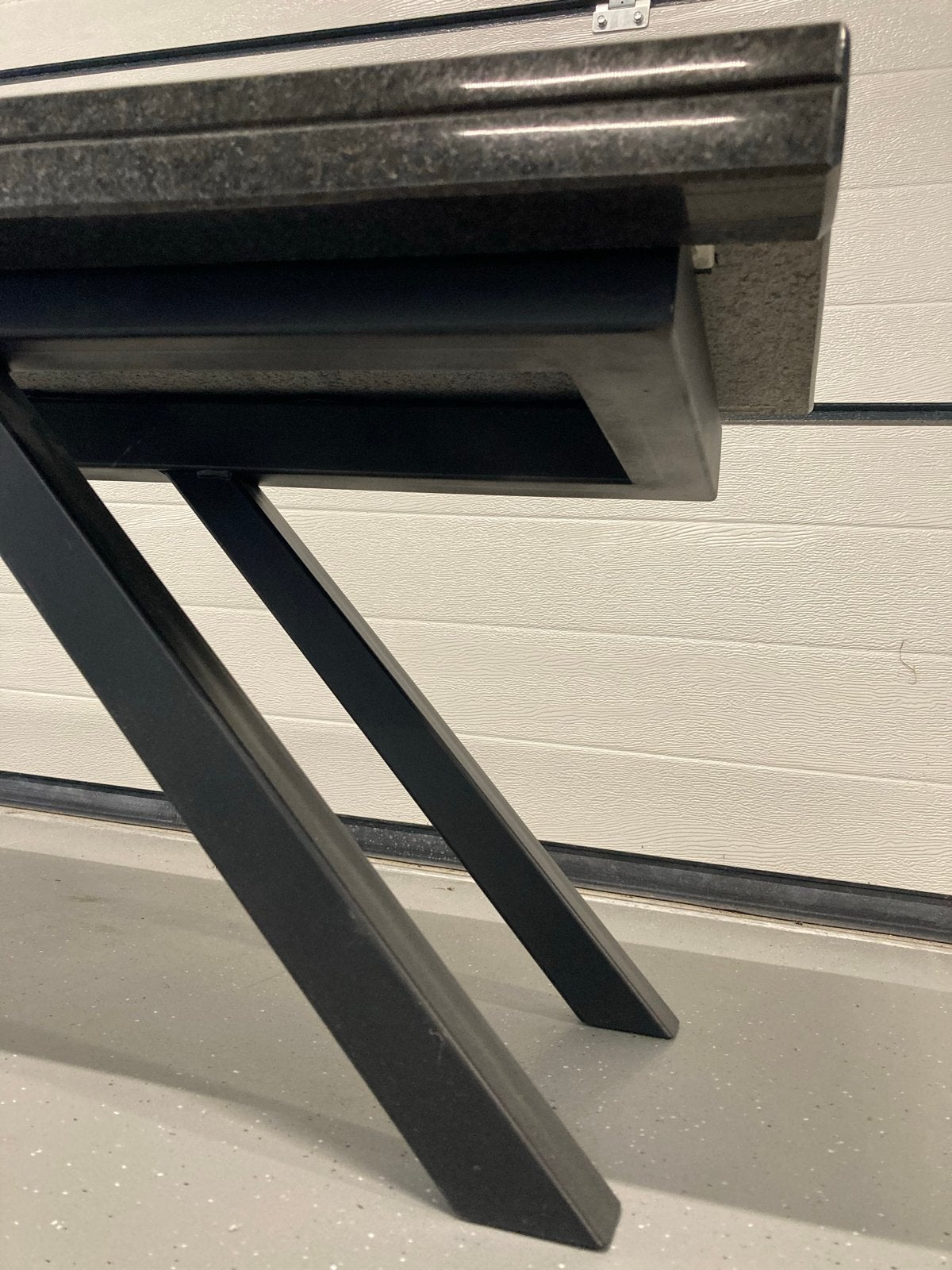 Modern TV meubel met granieten blad en metalen onderstel, Ophalen, Gebruikt, 200 cm of meer, Minder dan 100 cm
