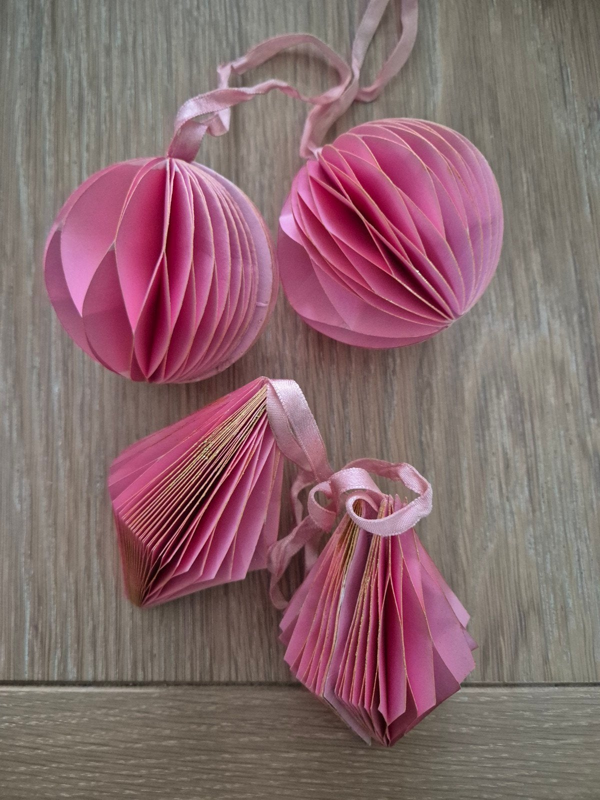 papieren honeycomb hangers roze 4 stuks, Ophalen of Verzenden
