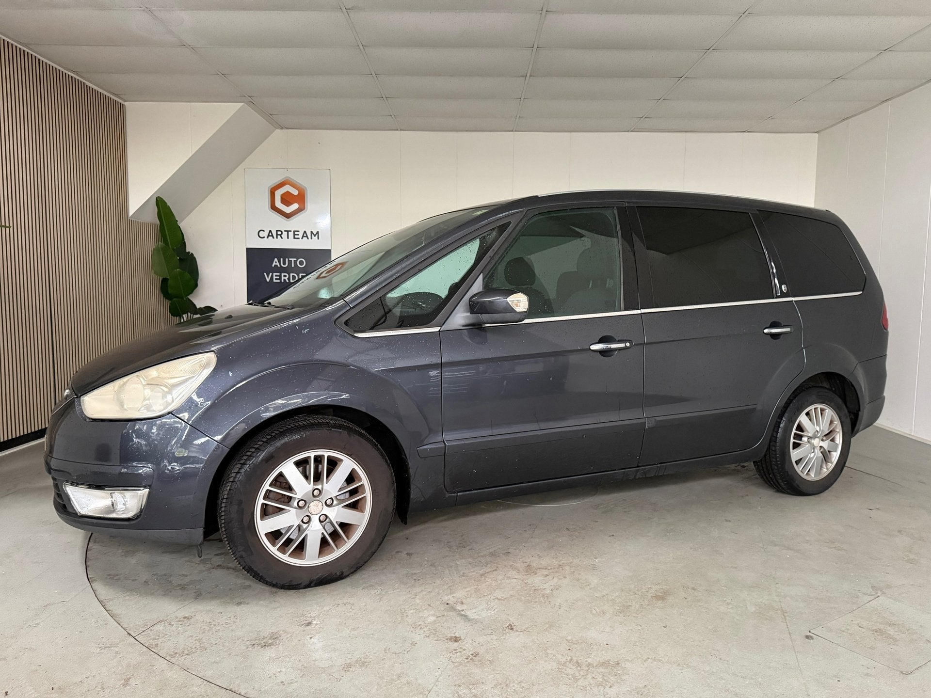 Ford Galaxy 2.0-16V Ghia Airco, LMV, Trekhaak, 7-persoons, Gebruikt, 7 stoelen, Origineel Nederlands, Bedrijf