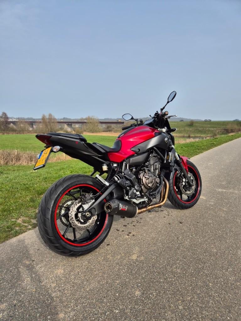 Yamaha MT07, Lava Red, Vol opties, ZEER NETTE STAAT!, 700 cc, 2 cilinders, Occasion, Particulier