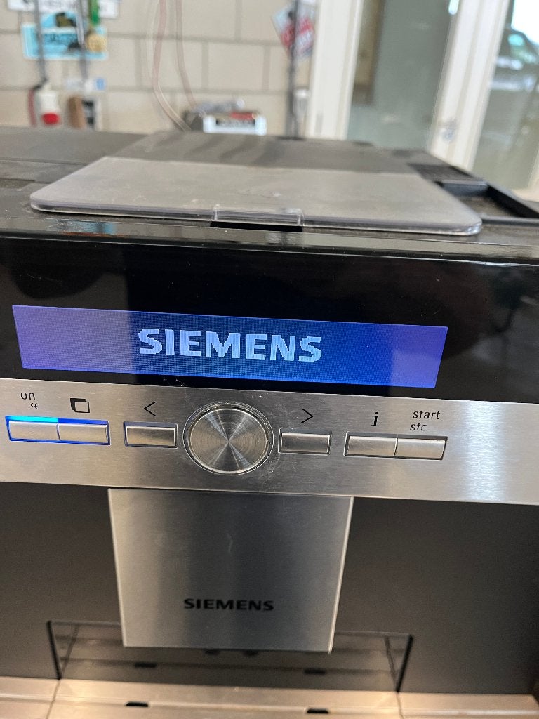 Siemens TK76K573 volautomatische inbouw-koffiemachine., Witgoed en Apparatuur, Koffiezetapparaten, Ophalen, Gebruikt, Koffiemachine