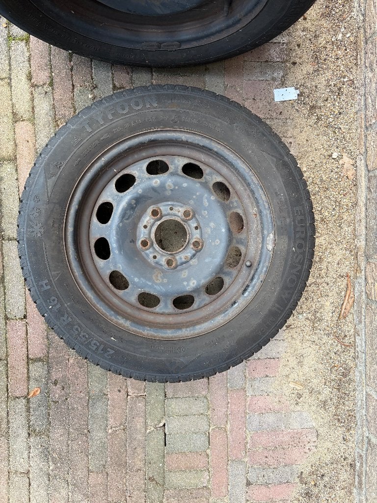 Winterbanden met velg Tyfoon Wintersnow II 215/55 R16 93H, Ophalen, Gebruikt