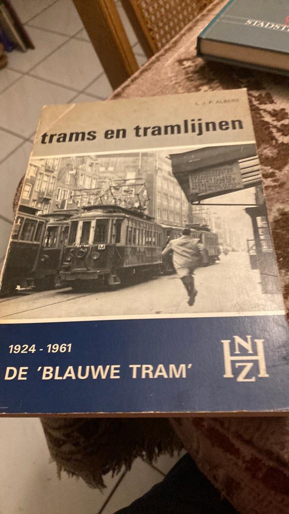 De Blauwe Tram. 1924-1961, Ophalen of Verzenden, Gelezen