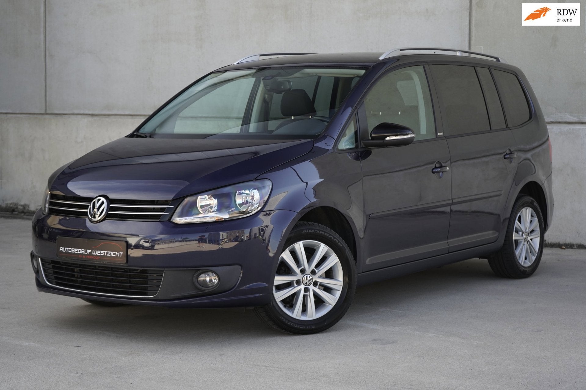 Volkswagen Touran 1.2 TSI Style 7p. Airco, Cruise, Stoelverw, Voorwielaandrijving, 15 km/l, Zwart, 4 cilinders