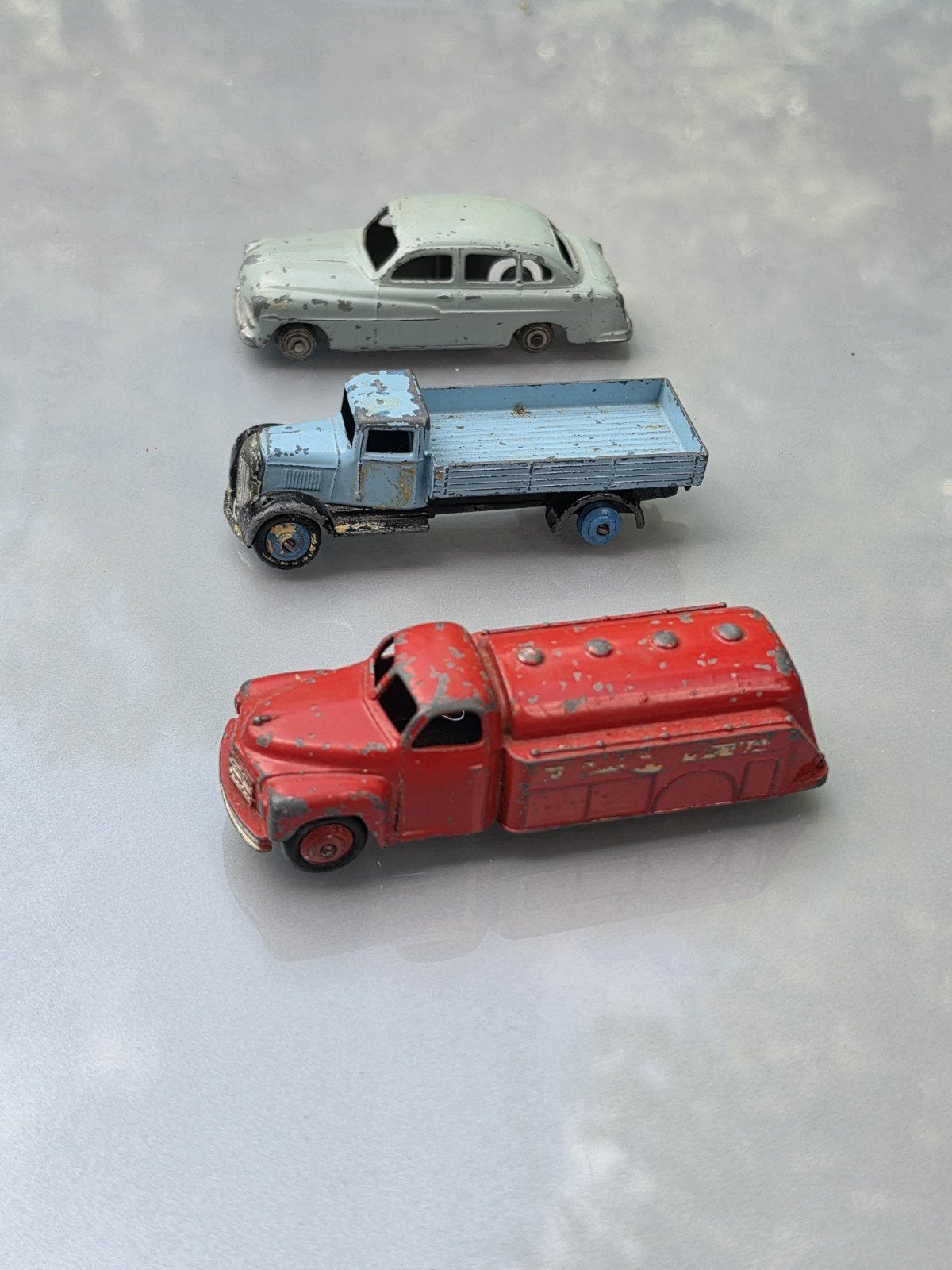 3x oude Dinky Toys modelauto's Ford Esso Tanker lorry, Ophalen of Verzenden, Gebruikt, Auto, Dinky Toys