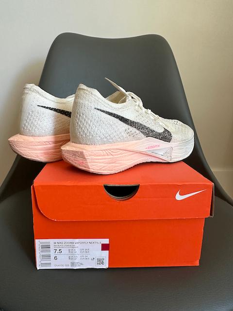 Nike ZoomX Vaporfly Running Shoes (White/Peach) 38.5, Sport en Fitness, Loopsport en Atletiek, Gebruikt, Ophalen of Verzenden