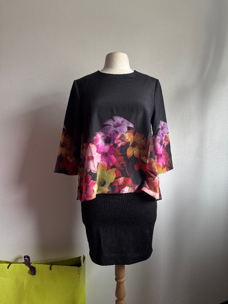 Ted Baker jurk met bloemenprint, maat 38, Kleding | Dames, Maat 38/40 (M), Zwart, Ophalen of Verzenden, Zo goed als nieuw