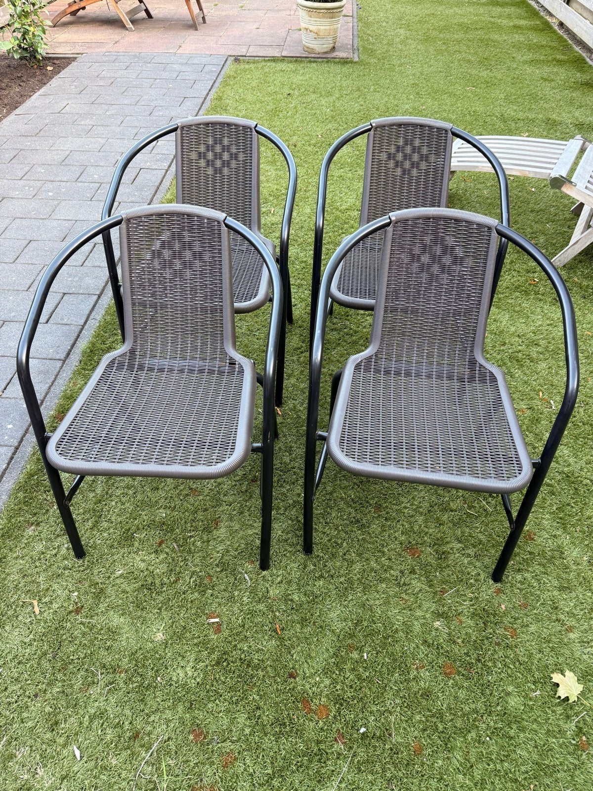 4 Tuinstoelen met metalen frame en kunststof zitting, Ophalen, Gebruikt, Metaal, Stapelbaar