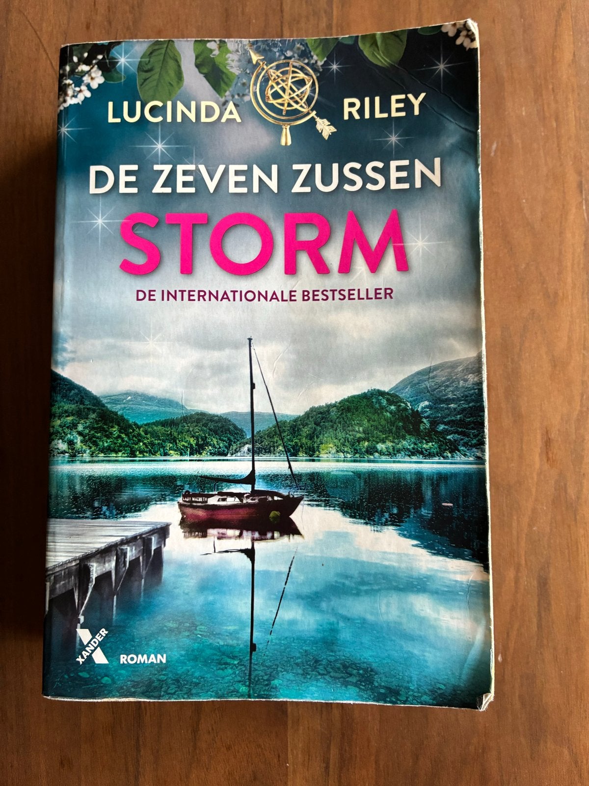 De Zeven Zussen - Storm (Lucinda Riley), deel 2, Ophalen of Verzenden, Gelezen