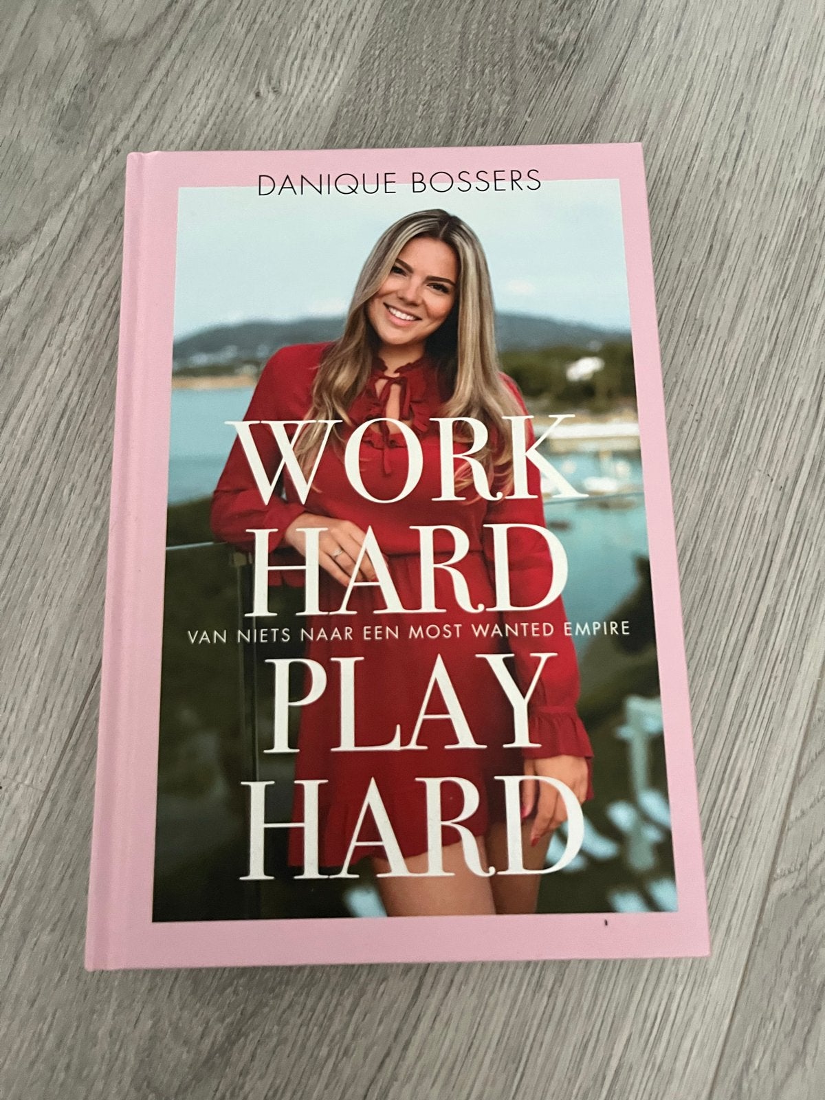 Work Hard Play Hard - Danique Bossers, Ophalen of Verzenden, Zo goed als nieuw, Nederland