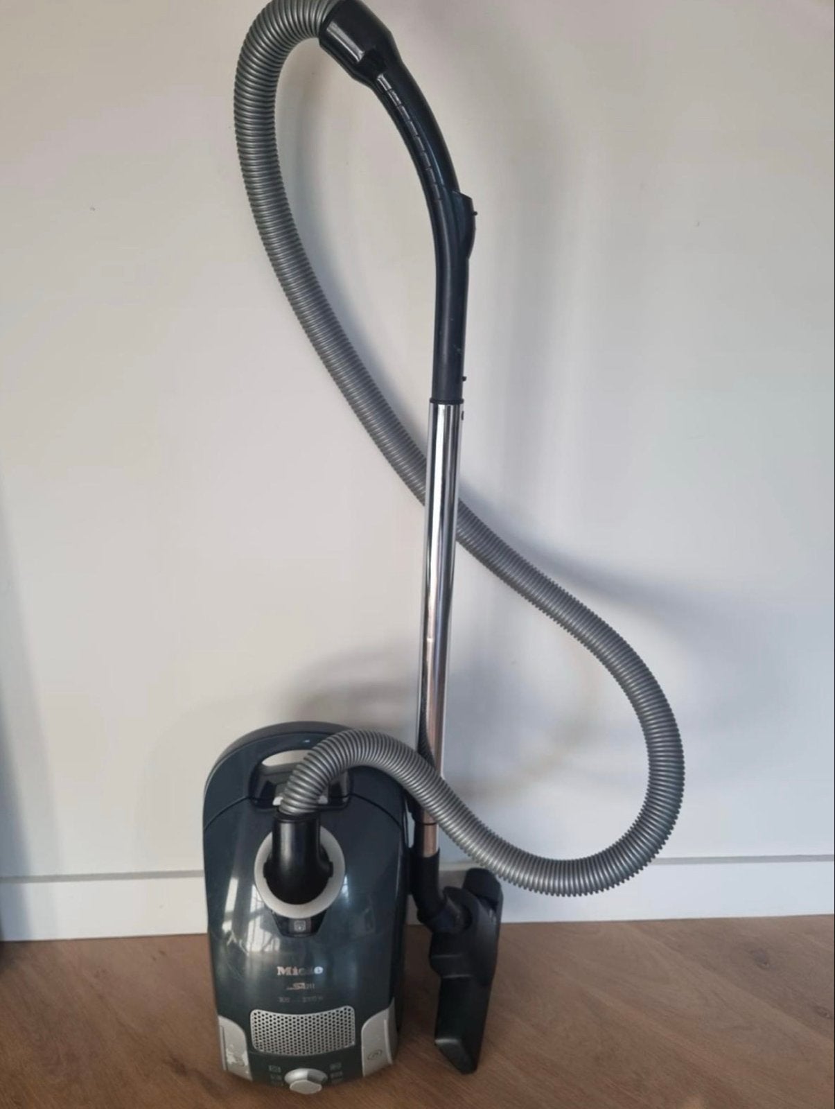 Miele S4211 Stofzuiger - Goed Werkend, Gebruikt, 1600 tot 2000 watt, Miele, Sledestofzuiger