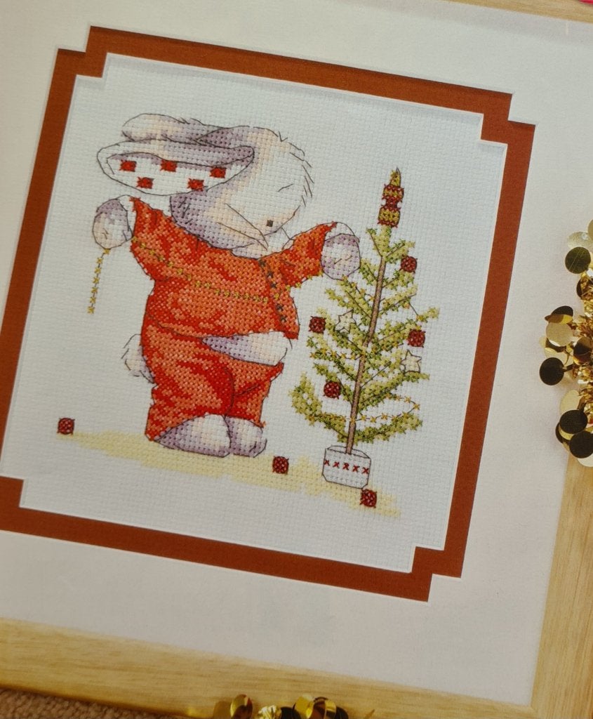 Somebunny konijn bij de kerstboom borduurpatroon, Ophalen, Nieuw, Handborduren, Patroon