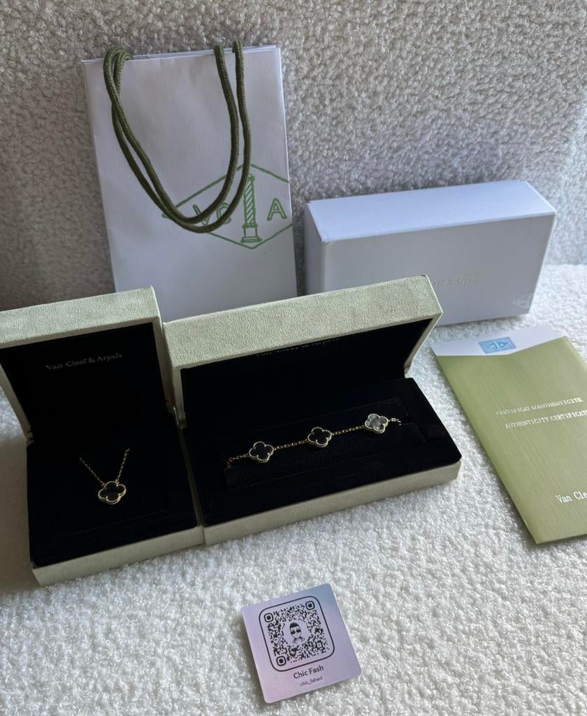 Van Cleef & Arpels Alhambra - Setje, Sieraden, Tassen en Uiterlijk, Armbanden, Ophalen of Verzenden, Zo goed als nieuw, Goud