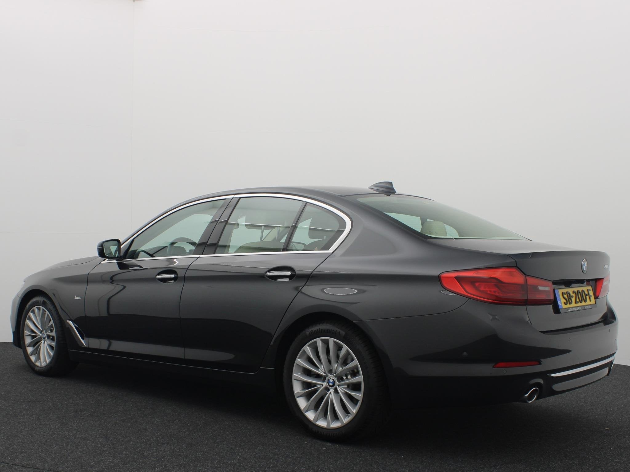 BMW 5-serie 520i High Executive ZEER MOOI! / FULL LED / 360G, Auto's, Automaat, 1998 cc, Achterwielaandrijving, Gebruikt