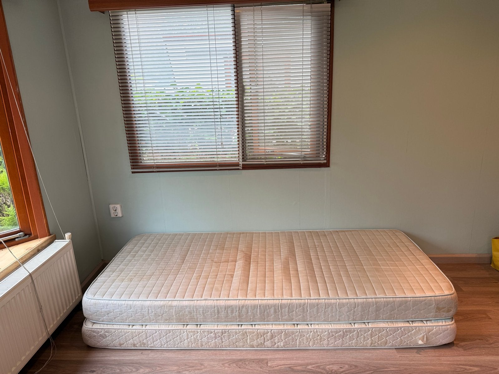 2 eenpersoons matrassen - Gratis af te halen!, Ophalen, Gebruikt, 90 cm, Eenpersoons